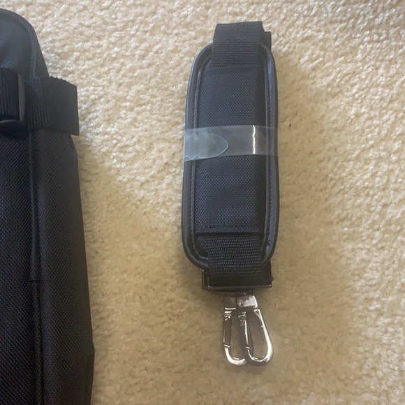 Kenneth Cole reaction laptop case - Picture 7 of 7